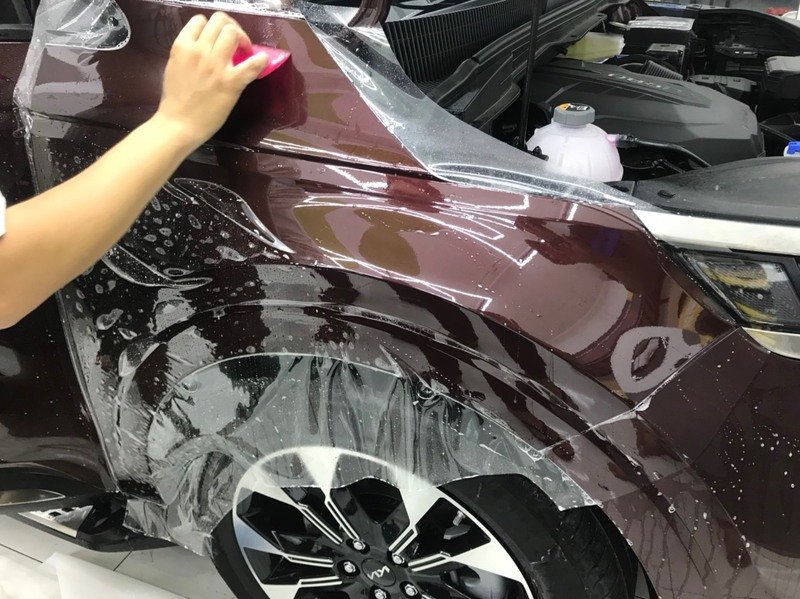 Dán PPF Ô Tô Là Gì? Có Nên Phủ PPF Bảo Vệ Sơn Xe Không?