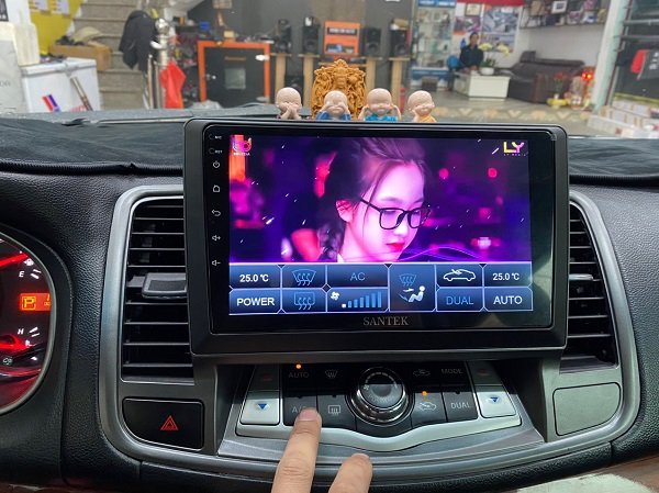Màn Hình Santek Cho Ô Tô: Giải Pháp Giải Trí Và Dẫn Đường Thông Minh